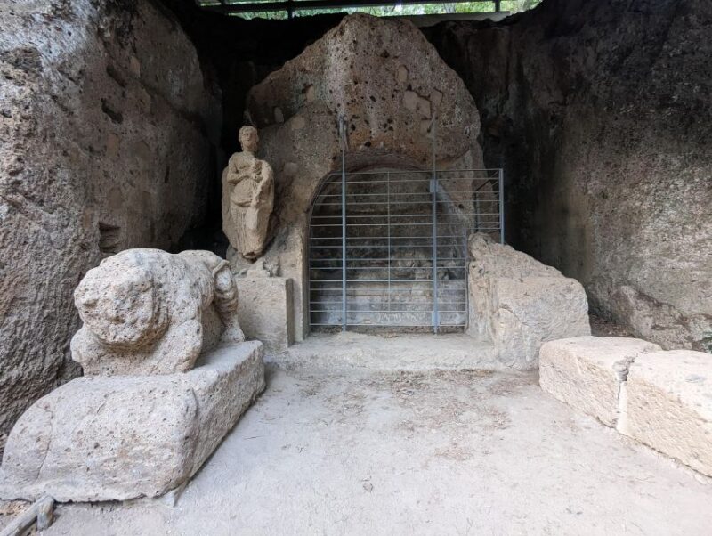 Tomb Hunting and Trekking Adventure in Sovana - Experience Highlights