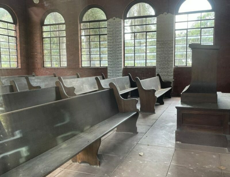 Tombs of Savannah: Bonaventure Cemetery Experience - A Walk Through History and Art