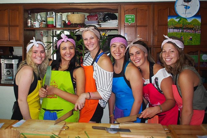 Tomyumthai Cooking Class in Chiang Mai - Guided Tour of Local Market