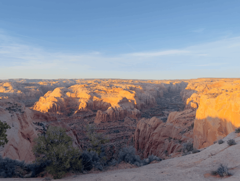 Tonalea: Guided Eggshell Arch Hike W/ Day or Sunset Options - Sunset Tours: Stunning Displays