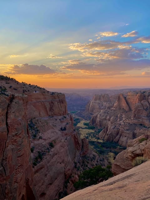 Tonalea: Guided Eggshell Arch Hike W/ Day or Sunset Options - Tour Inclusions and Exclusions