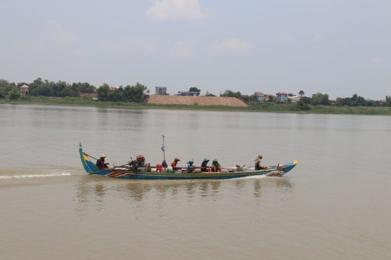 Tonle Sap Cruise & Road Tour Between Phnom Penh & Siem Reap - Inclusions and Amenities