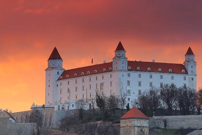 Top Experience Walking Tour With Bonus and Castle - Meeting Point and End Point