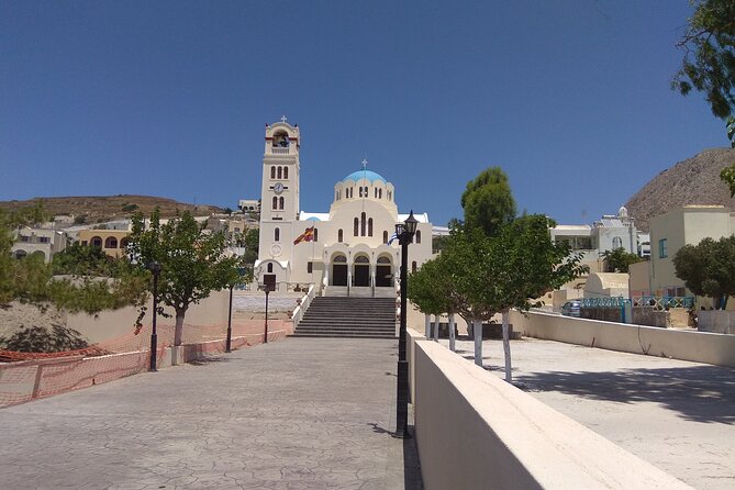 Top Sights of Santorini With Wine Tasting and Sunset in Oia - Tour Accessibility and Safety