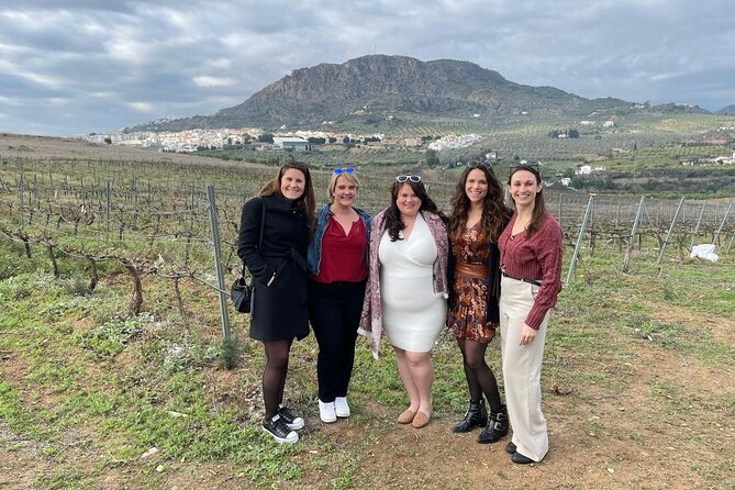TOP WINE TOUR - Vineyard & Cellar Visit + 6 TOP Wines + Tapas - Immerse in Vineyard and Cellar Visit