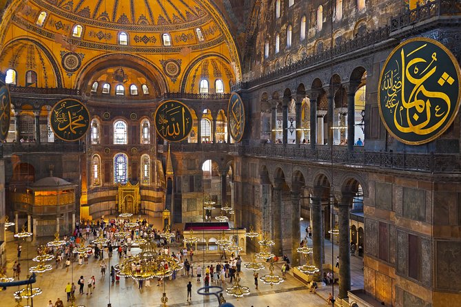 Topkapi Palace, Hagia Sophia, Hippodrome, Blue Mosque and Grand Bazaar Tour - Marveling at Hagia Sophia