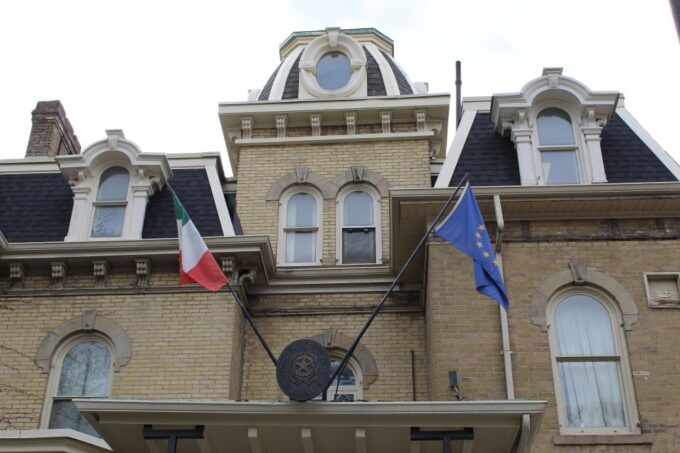 Toronto: 2-Hour Kensington Market Chinatown Walking Tour - Neighborhood Exploration