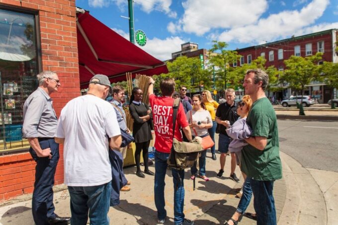 Toronto: Chinatown and Kensington Market Guided Tour - Chinatown Exploration