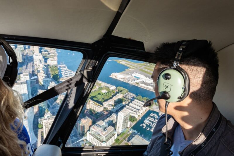 Toronto: City Sightseeing Helicopter Tour - Tour Duration and Speed