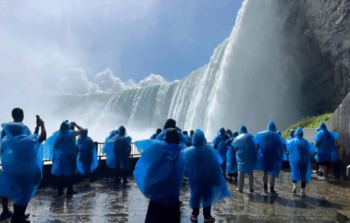 Toronto: Guided Niagara Falls Day Trip With Optional Cruise - Toronto to Niagara Falls Day Trip