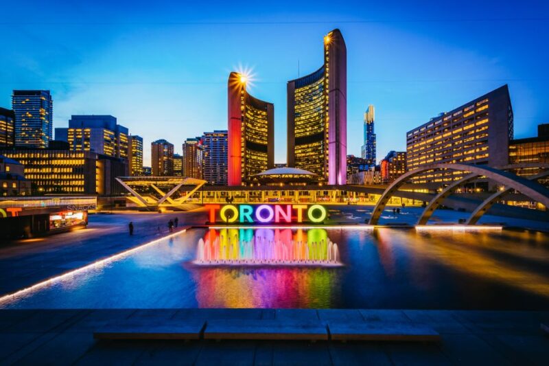 Toronto: Guided Night Tour With CN Tower Entry - Itinerary Highlights