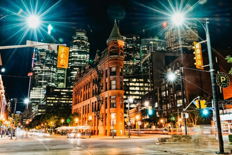 Toronto: Guided Night Tour With CN Tower Entry - Tour Experience