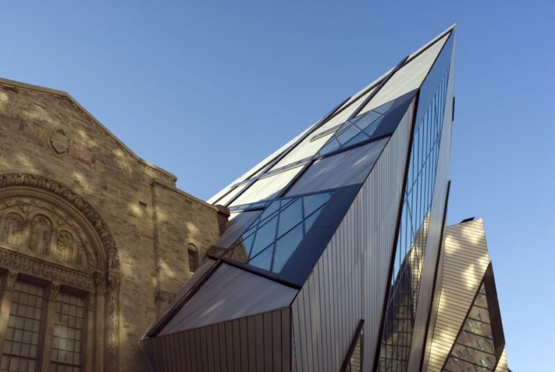Toronto: Luxury Small Group City Tour - Tour Language and Pickup