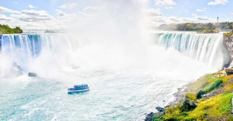 Toronto: Niagara Falls Classic Full-Day Tour by Bus - Winery Visit and Free Time