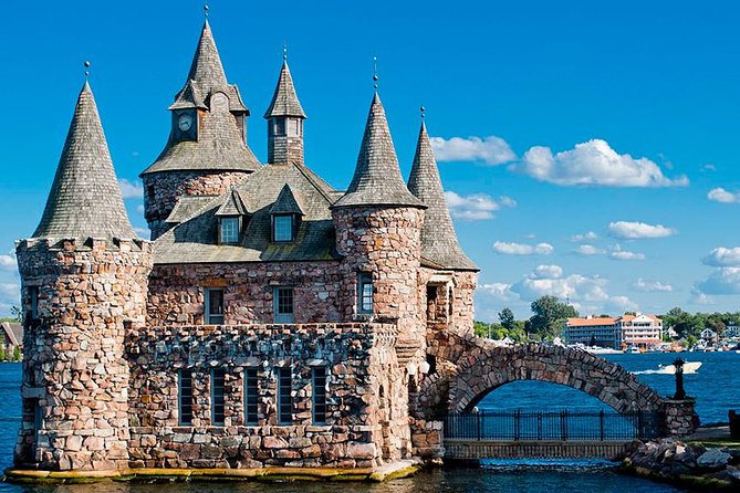 Toronto, Niagara Falls & Thousand Islands 3–DAY Trip - Canadian Wine Country in Niagara-on-the-Lake
