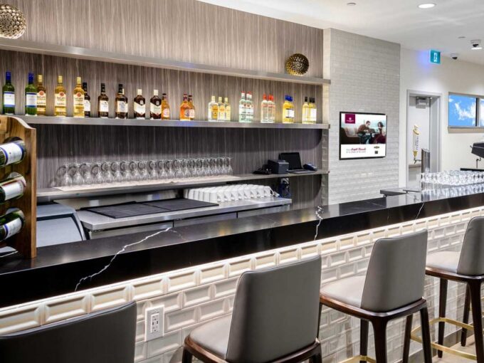 Toronto: Pearson Airport Plaza Premium Lounge Access - Comparison to Other Airport Lounges