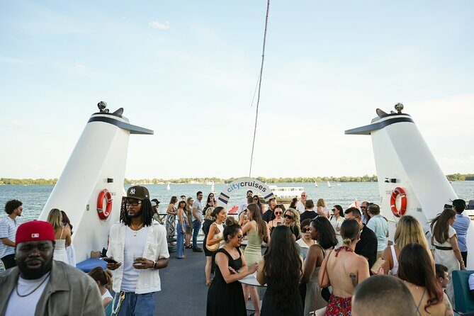 Toronto Premier Dinner Cruise on Odyssey in Toronto Harbour - The Scenic Highlights