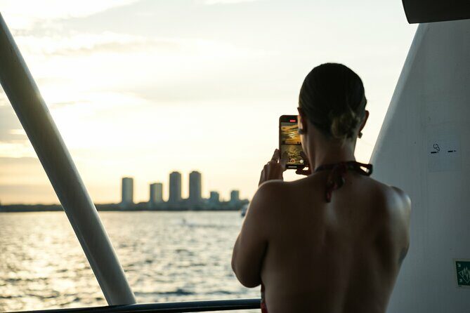 Toronto Premier Dinner Cruise on Odyssey in Toronto Harbour - FAQ