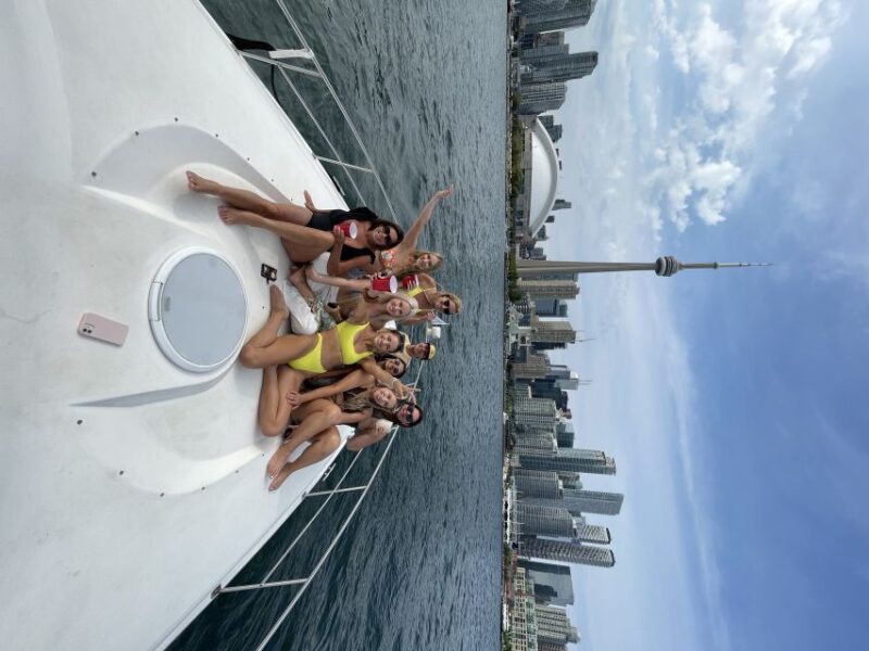 Toronto: Private Luxury Yacht Sightseeing Cruise & Prosecco - Itinerary and Experience