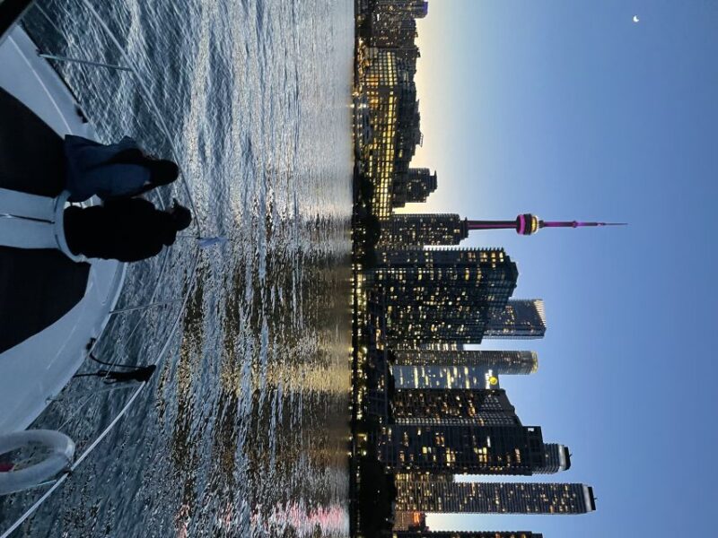 Toronto: Private Luxury Yacht Sightseeing Cruise & Prosecco - Cruise Highlights