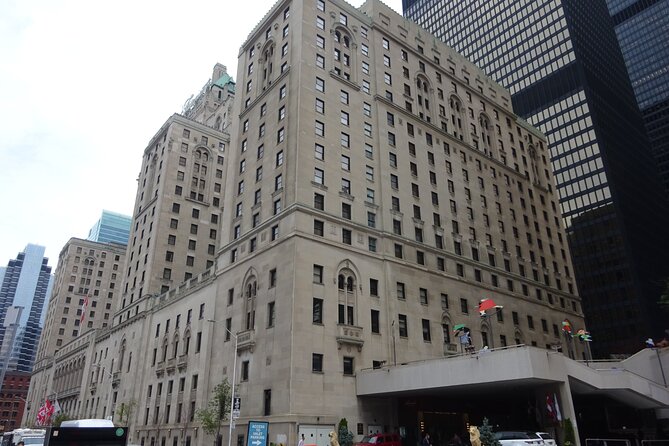 Toronto Self-Guided Walking Tour and Scavenger Hunt - Solving Clues and Challenges