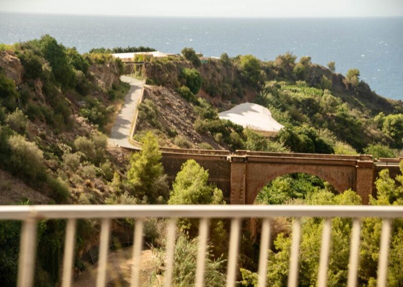 Torremolinos/Benalmadena: Nerja Caves Tour With Frigiliana - Nerja Caves Exploration