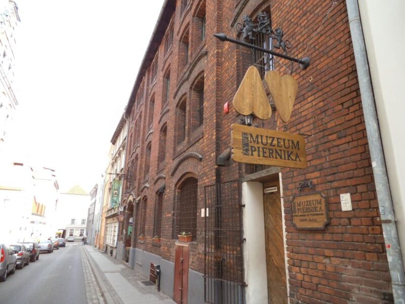 Torun Living Museum of Gingerbread and Old Town Private Walk - Key Points