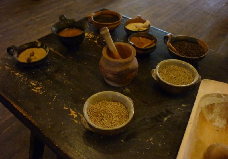 Torun Living Museum of Gingerbread and Old Town Private Walk - Accessibility and Flexibility