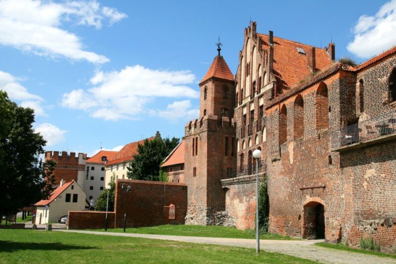 Torun Old Town Highlights Private Walking Tour - Inclusions and Meeting Information