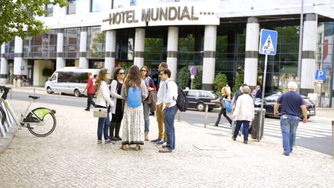 Total Lisbon Experience Walking Tour With Seafood Lunch - Customer Reviews and Feedback