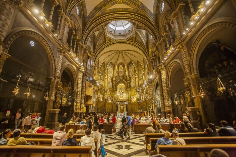 Total Montserrat: Transport, Museum Tickets, and Lunch - Funicular Ride Experience