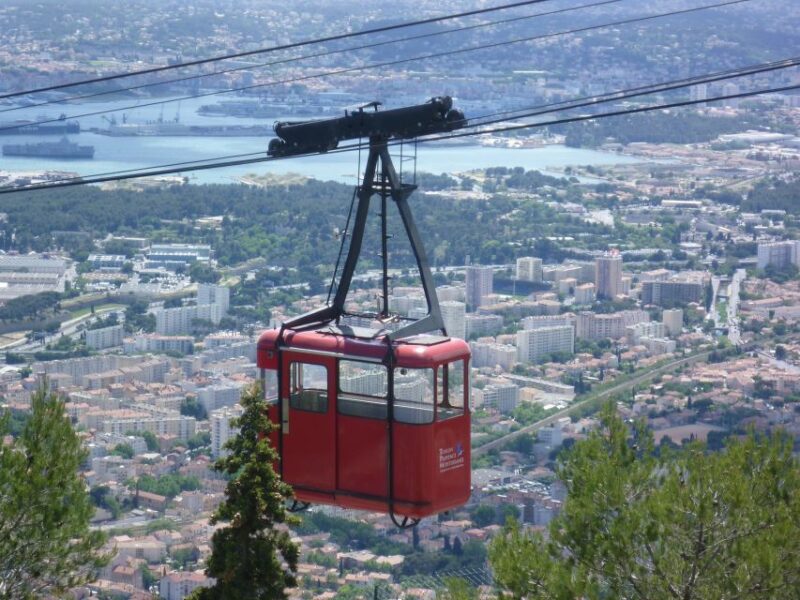 Toulon: Outdoor Smartphone Game for a Bachelor Party - Key Points