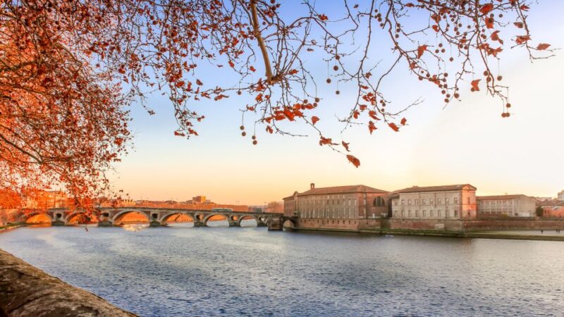 Toulouse: City Exploration Game and Tour - Church of the Jacobins and Le Pont Neuf