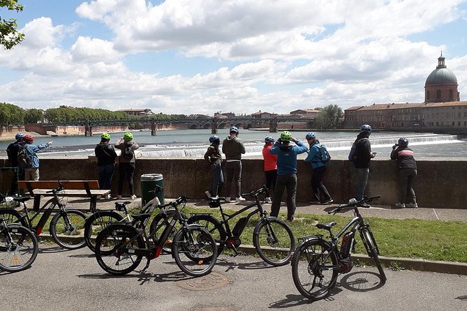 Toulouse E Bike Tour - Exploring the St. Etienne Neighborhood