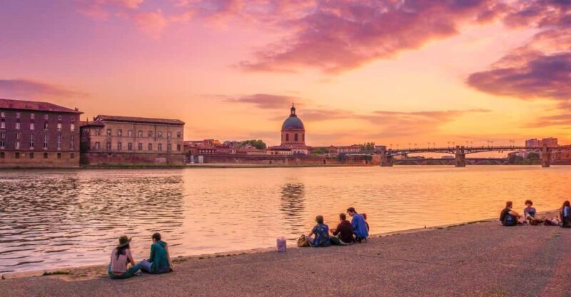 Toulouse: Express Walk With a Local in 60 Minutes - Key Points