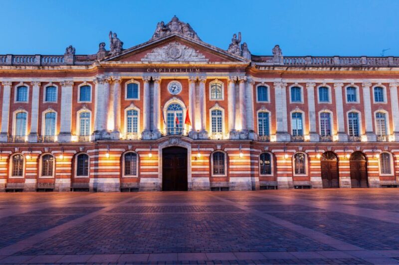 Toulouse: First Discovery Walk and Reading Walking Tour - Toulouses City Hall and Notre-Dame Du Taur