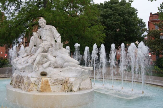 Toulouse: First Discovery Walk and Reading Walking Tour - Navigation and Tour Information