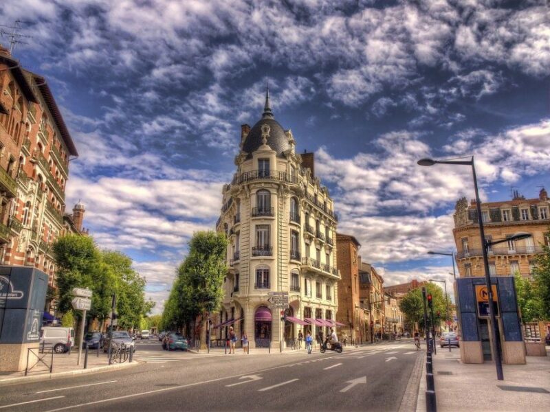 Toulouse Private Guided Walking Tour - Relive the Battle of Toulouses Valor