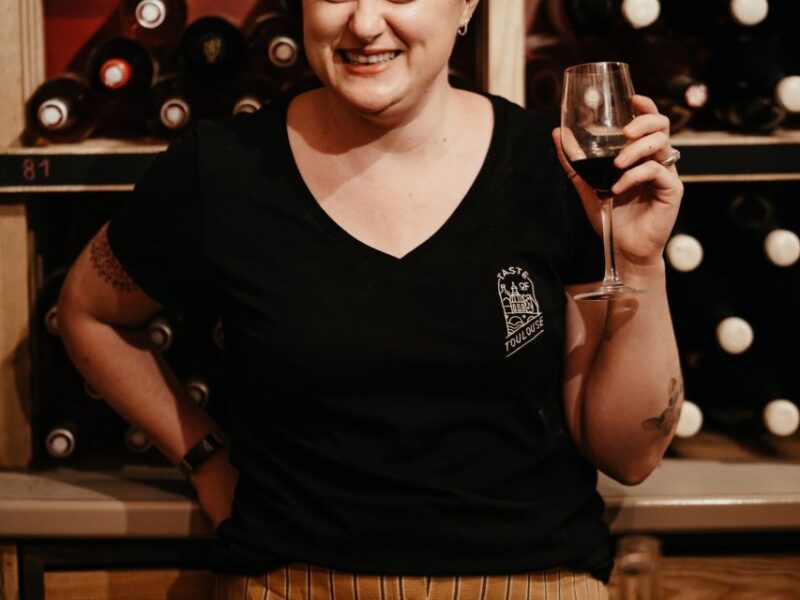 Toulouse: Wine Bar Walking Tour With a Local Wine Expert - Savoring Cheese and Charcuterie