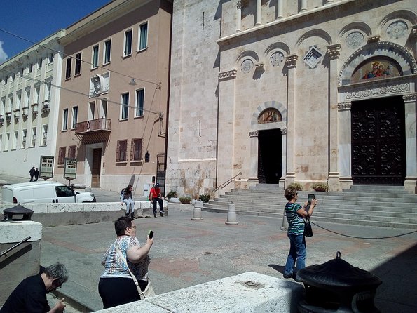 Tour Ape Calessino (Tuk Tuk) of the 4 Historic Districts of Cagliari - Accessibility and Suitability