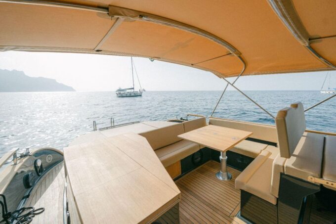 Tour Capri: Discover the Island of VIPS by Boat - Photographic Opportunities and VIP Settings