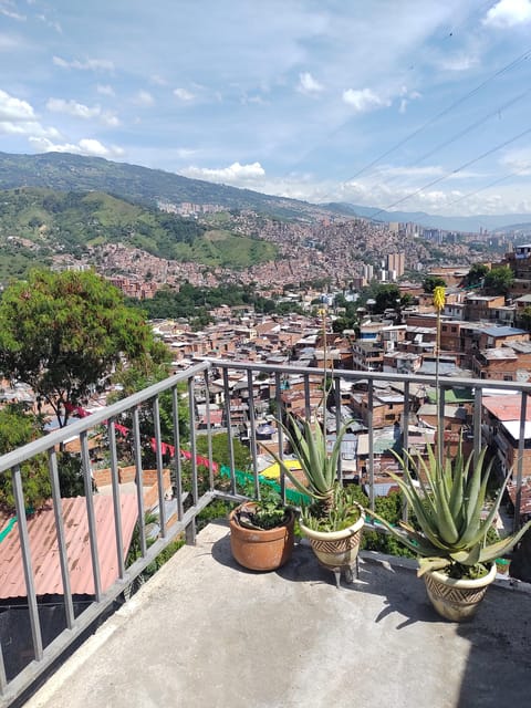 Tour Comuna 13 Medellín - Starting and Ending Locations