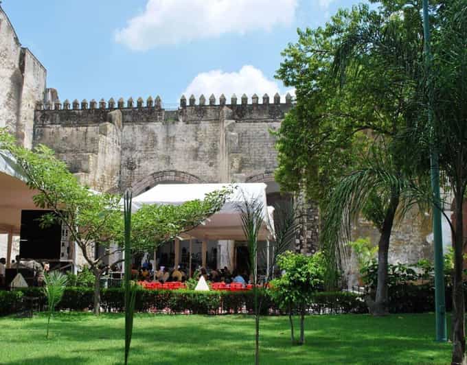 Tour Cuernavaca: Visit Xochicalco and Diego Rivera Murals - Languages Offered