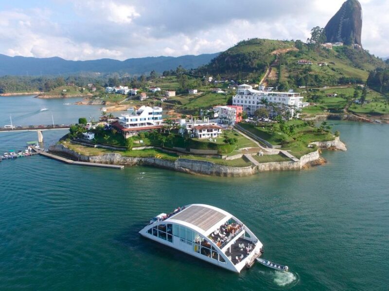 Tour Guatapé: Luxury Yacht to the Stone of Peñol. - Experience Highlights