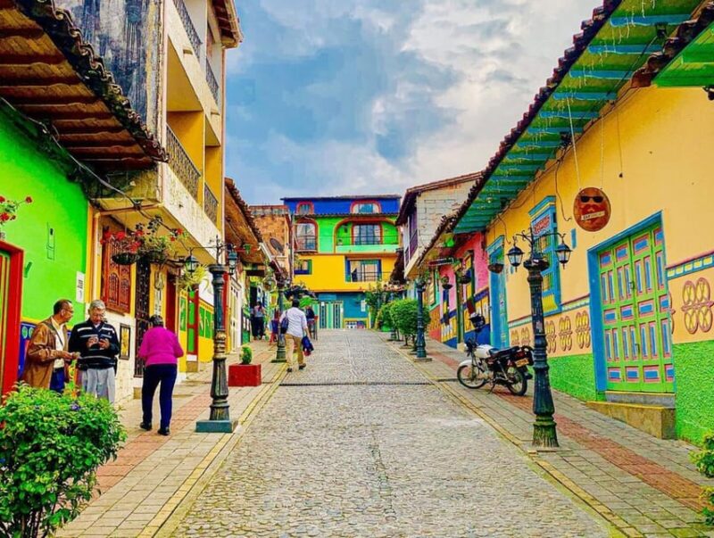 Tour Guatapé - Stone of Peñol With Departure From Medellín - Included Features