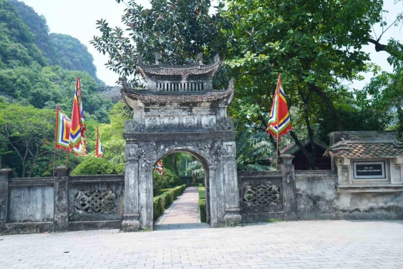 Tour Hoa Lu - Tam Coc - Mua Cave - Biking With Buffet Lunch - Exclusions