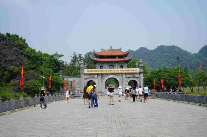 Tour Hoa Lu - Tam Coc - Mua Cave - Biking With Buffet Lunch - Pickup and Drop-off
