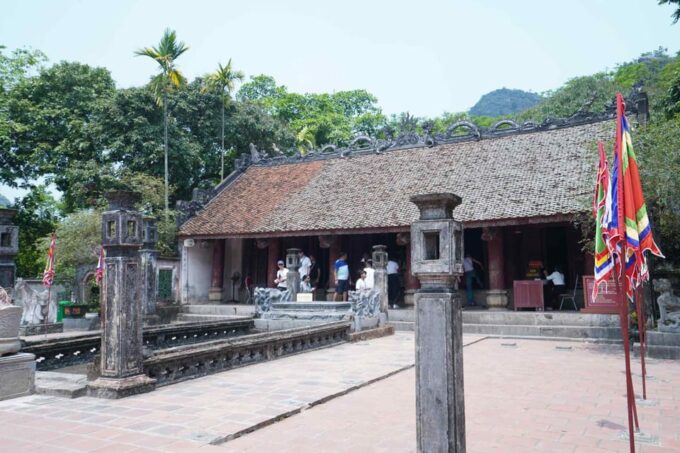 Tour Hoa Lu - Tam Coc - Mua Cave - Biking With Buffet Lunch - Suitability and Availability