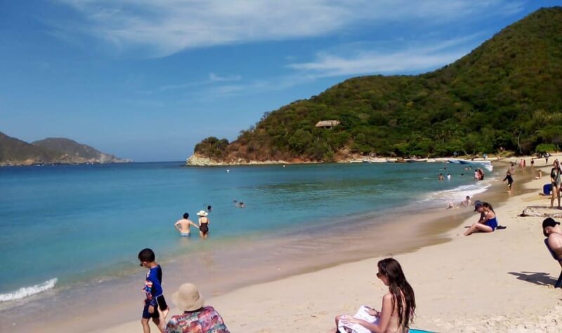TOUR IN A FAST BOAT TO TAYRONA CRYSTAL BEACH - Inclusions and Amenities