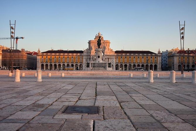 Tour in Lisbon. Meet Locals the Traditions and Monuments and Visit Old and New - Old and New Aspects of Lisbon